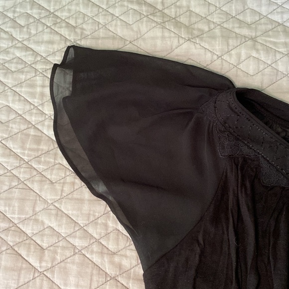 White House Black Market Short Sleeve Black Crinkle Style Blouse - Picture 4 of 5